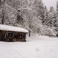 cabane dans la neige